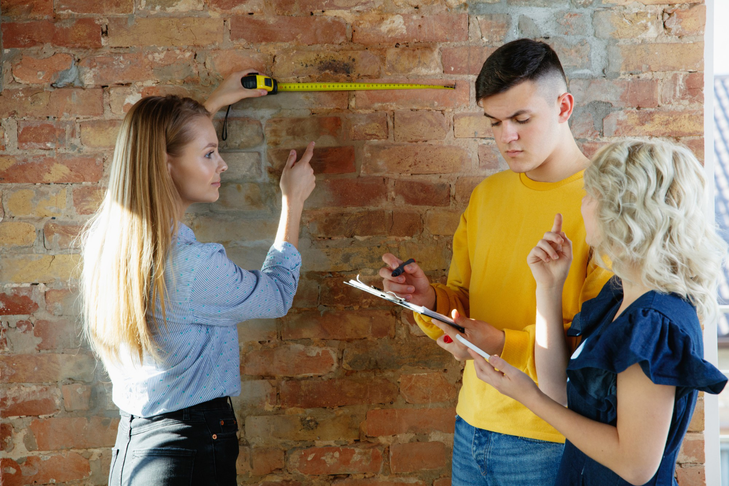 https://www.banyew.com/wp-content/uploads/2024/03/interior-designer-working-with-young-couple-lovely-family-professional-designer-architector-discussing-conept-future-interior-working-with-colour-palette-room-drawings-modern-office.jpg